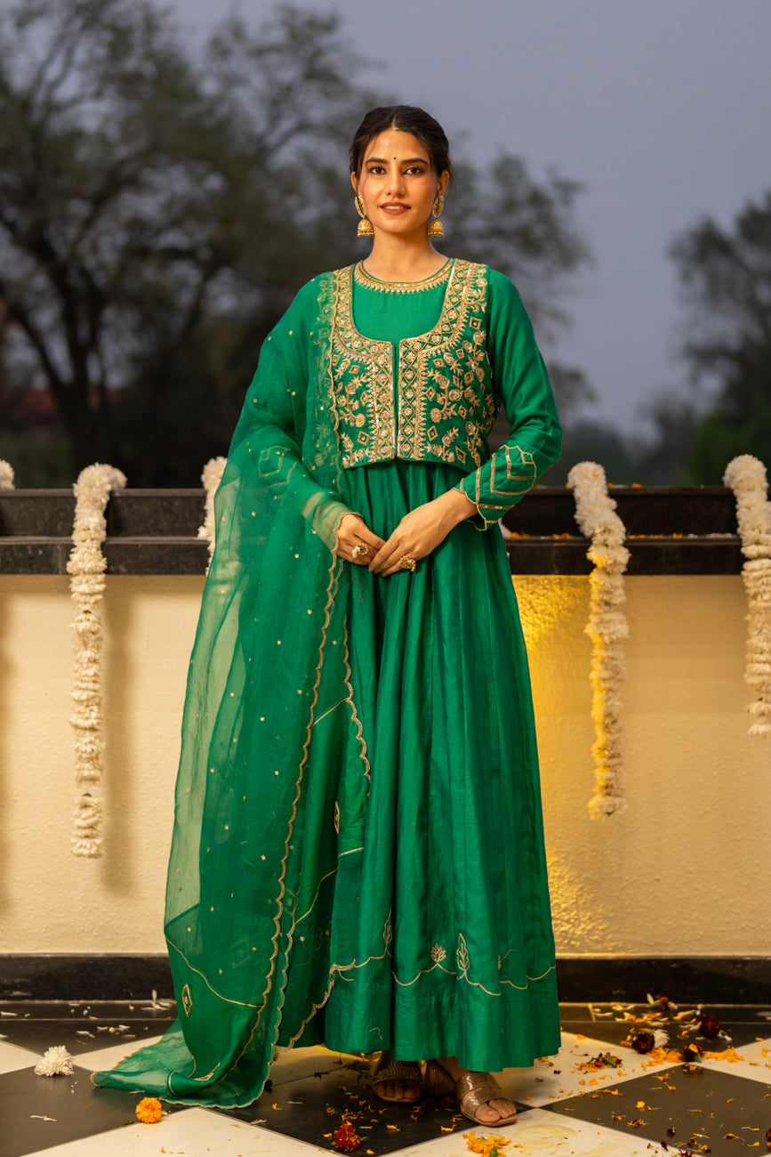 simple green medieval dress Early north-coast-music-festival