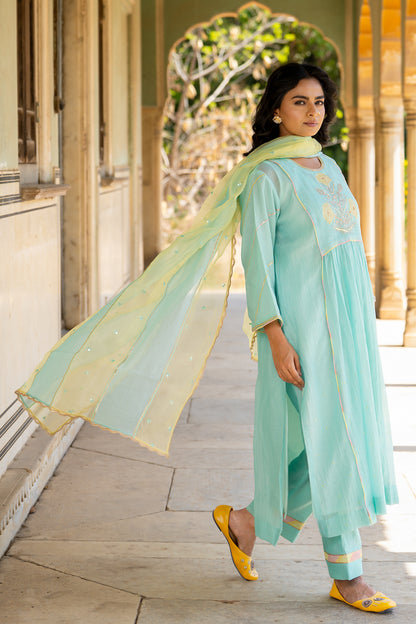 Pastel Blue Poppy Motif Boota Set